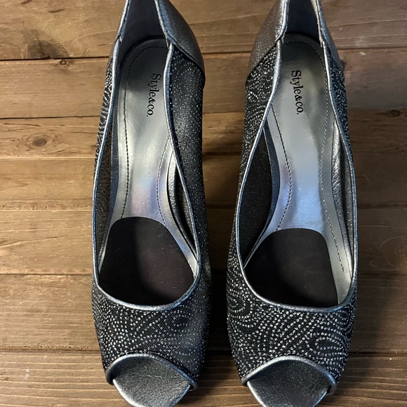 Style & Co Open toes 3inch heal black and gray mess & silver. 8.5 - Picture 7 of 7